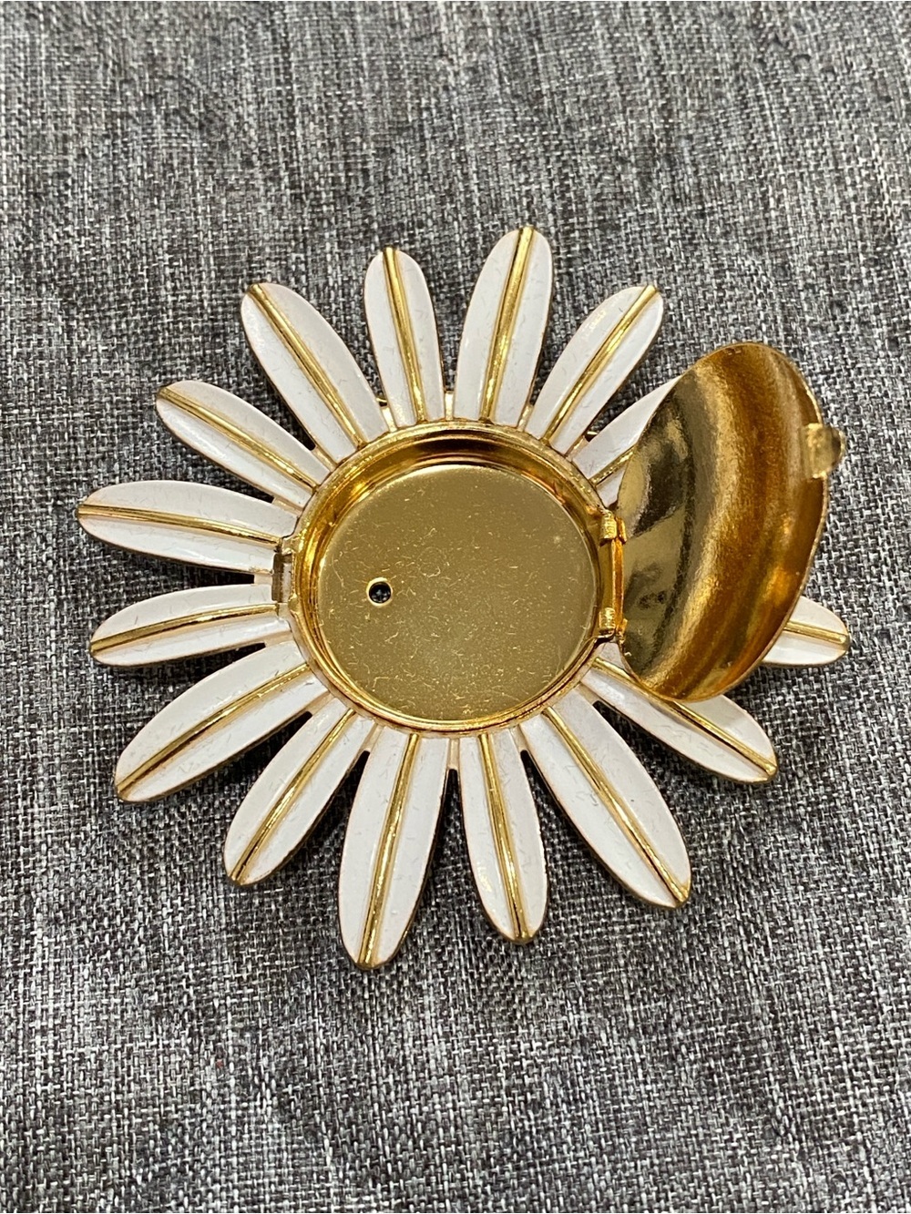 Avon Daisy Flower Brooch Vintage Avon Perfume Pin - Picture 13 of 16